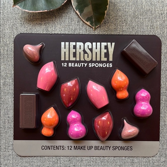 🍫 12 Hershey Theme Beauty Sponges , NWT - Picture 1 of 7